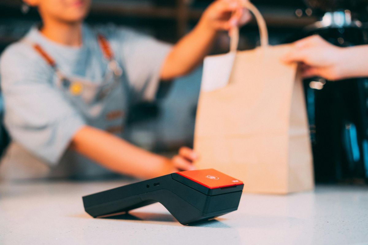 Entreprendre dans l’achat-revente : les clés pour un modèle durable