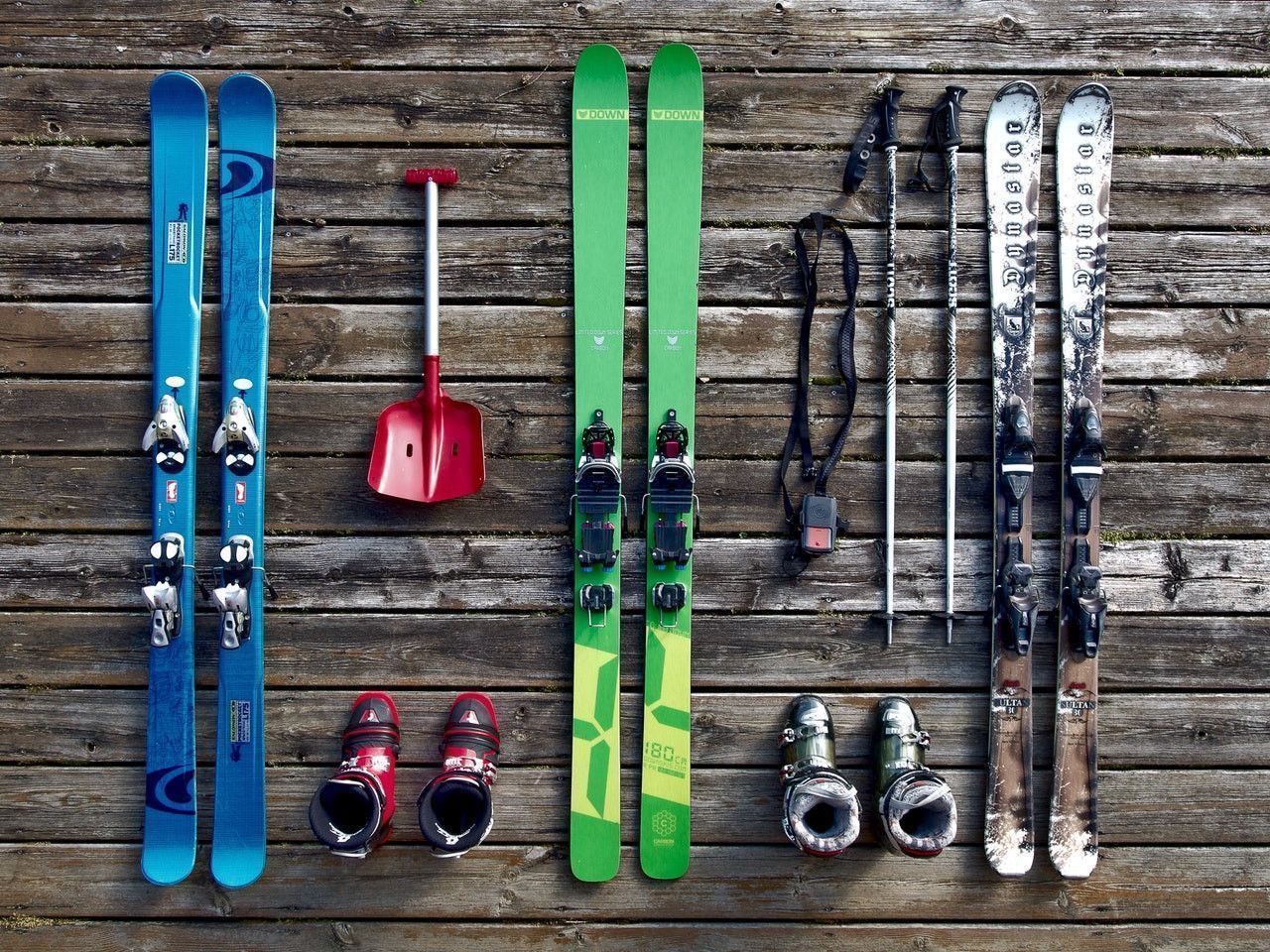 Devenir moniteur de ski nécessite aussi d'investir dans du (bon) matériel.